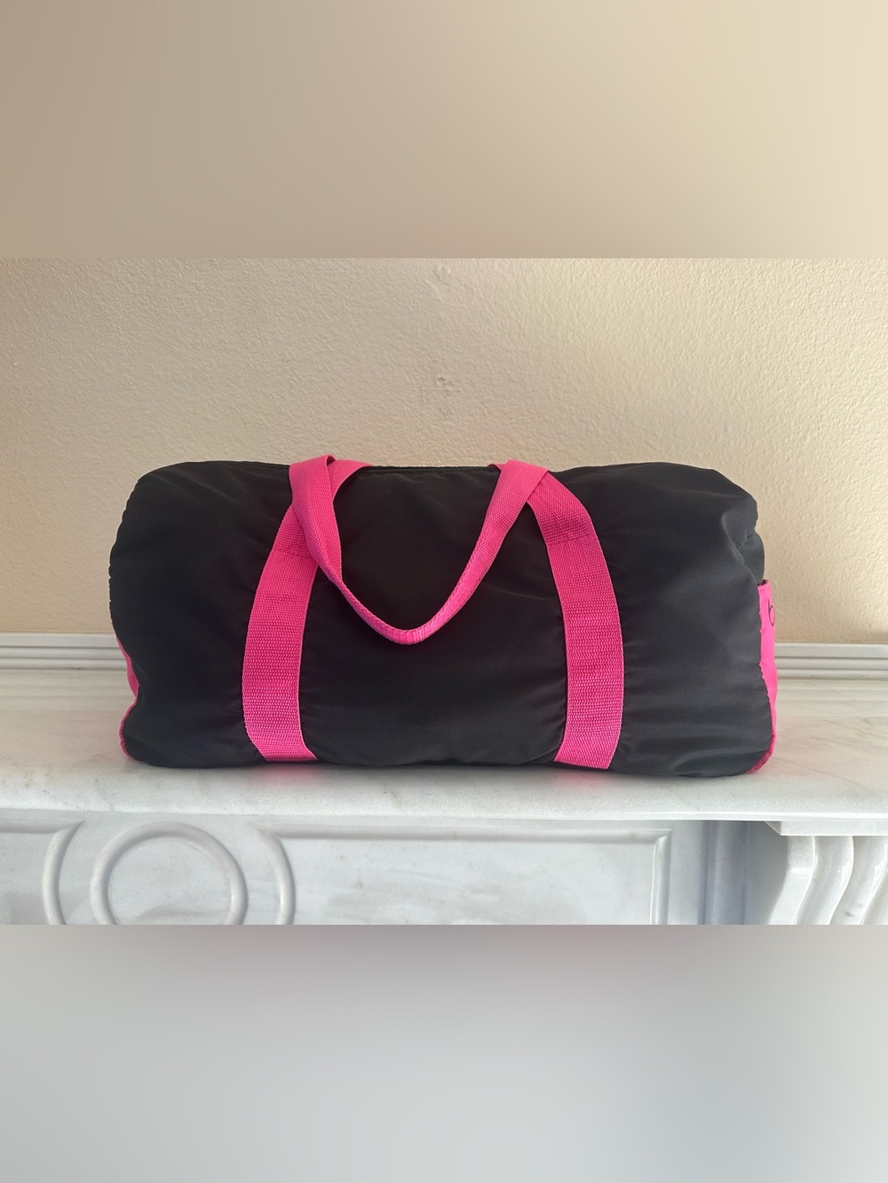 Pink Black Duffel Gym Travel Bag Bloomingdale’s Weekender Carry On - Picture 9 of 14